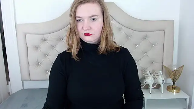 Snapshot of LaraDream chatting on 2, 1, 2025 LaraDream online show from 2, 1, 2025