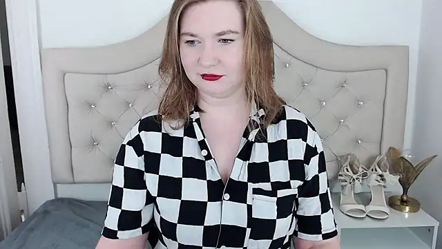 Snapshot of LaraDream chatting on 5, 2, 2025 LaraDream online show from 5, 2, 2025