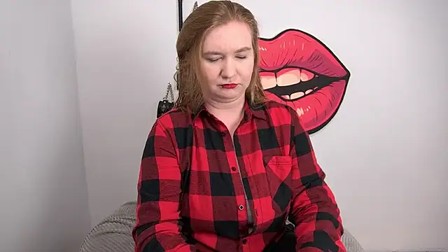 Snapshot of LaraDream chatting on 12, 9, 2025 LaraDream online show from 12, 9, 2025