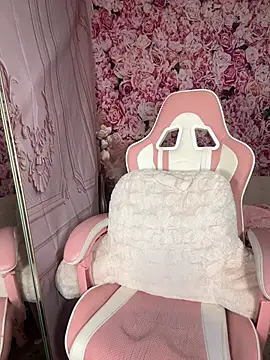 Snapshot of mismialove chatting on 11, 3, 2026 mismialove online show from 11, 3, 2026