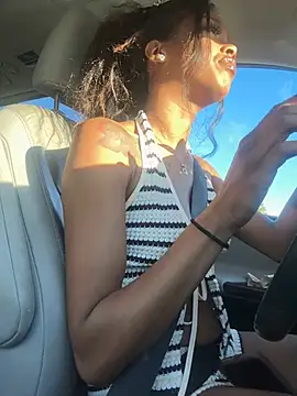 Snapshot of mismialove chatting on 15, 4, 2026 mismialove online show from 15, 4, 2026